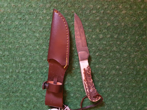 Jagdmesser mit breiter klinge 